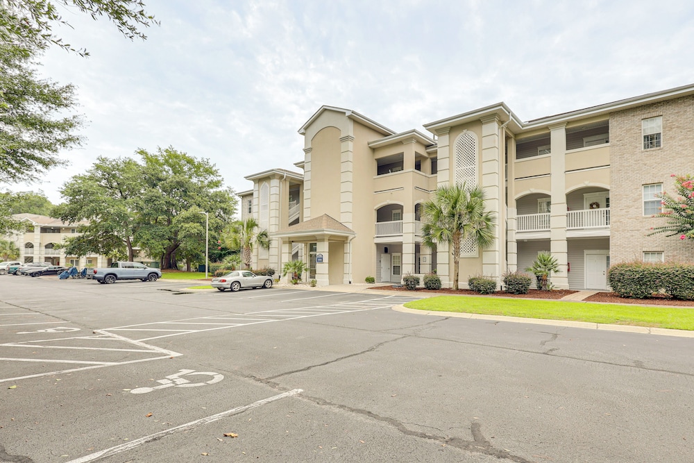 4 Mi to Sunset Beach: Resort-style Family Condo