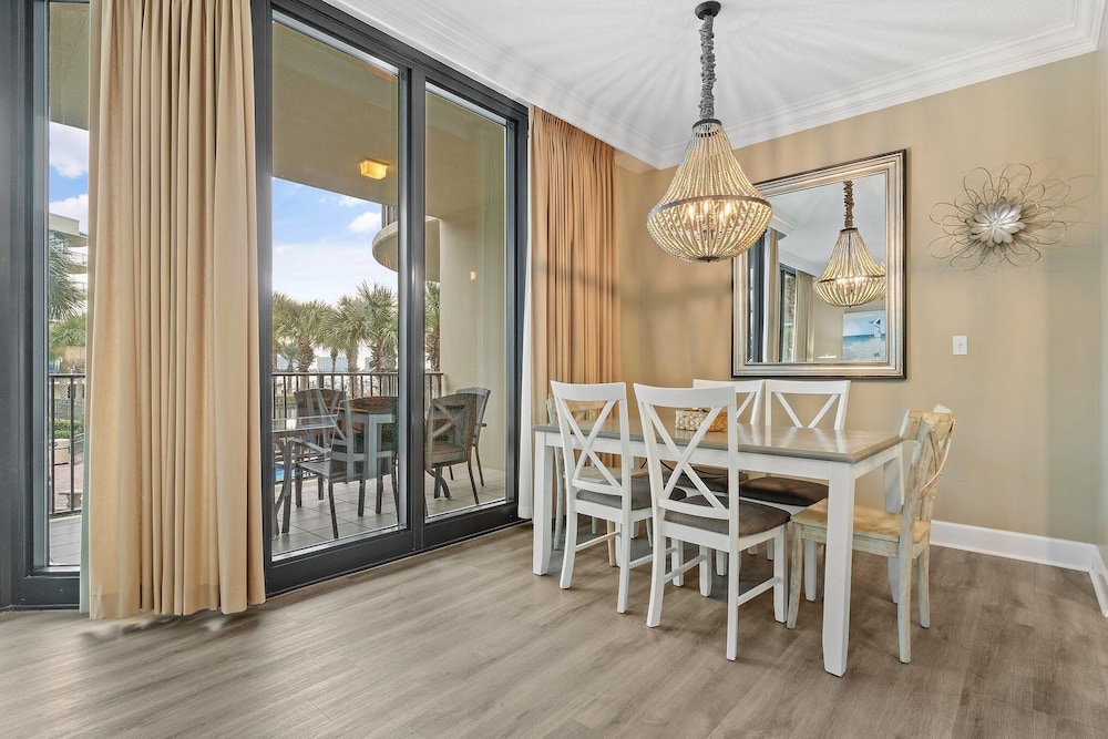 Phoenix On The Bay 1108