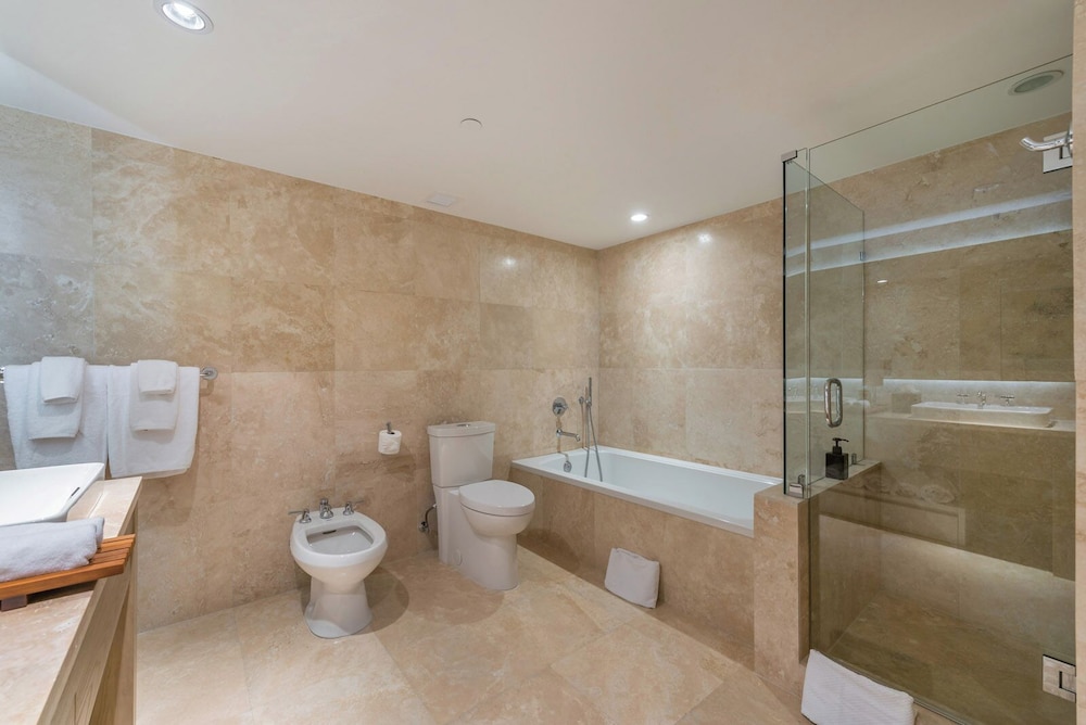 Luxury Vacation Rentals at 1 Hotel & Homes by LRMB
