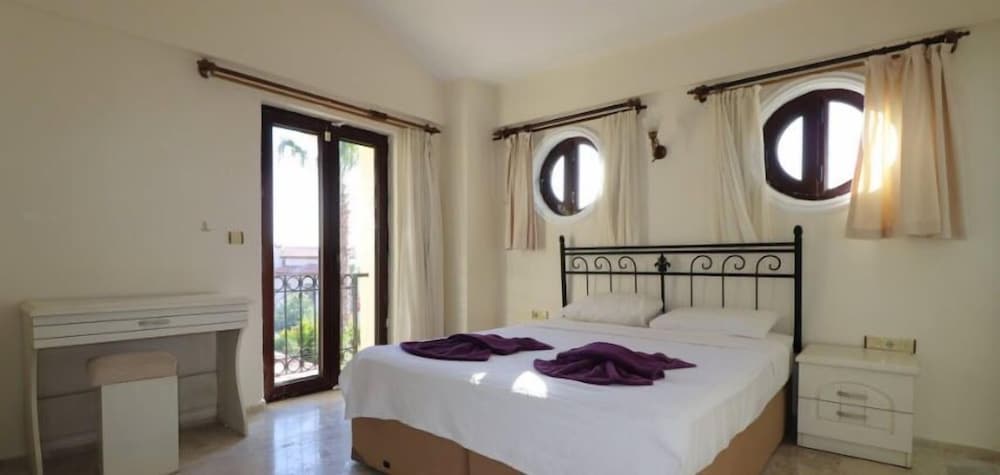 Villa XT15 by JoyLettings view 4