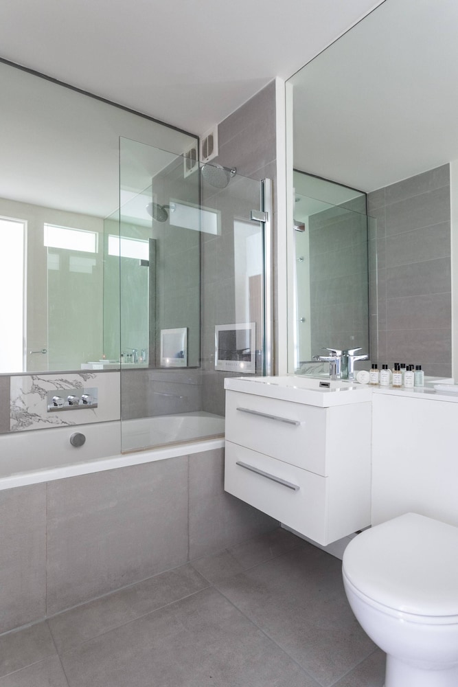 Arundel Gardens by Onefinestay