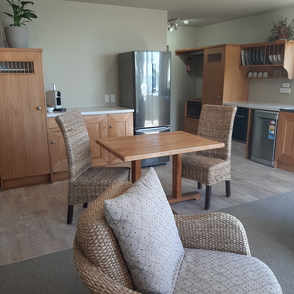 Ohiwa Beach Apartments Motel