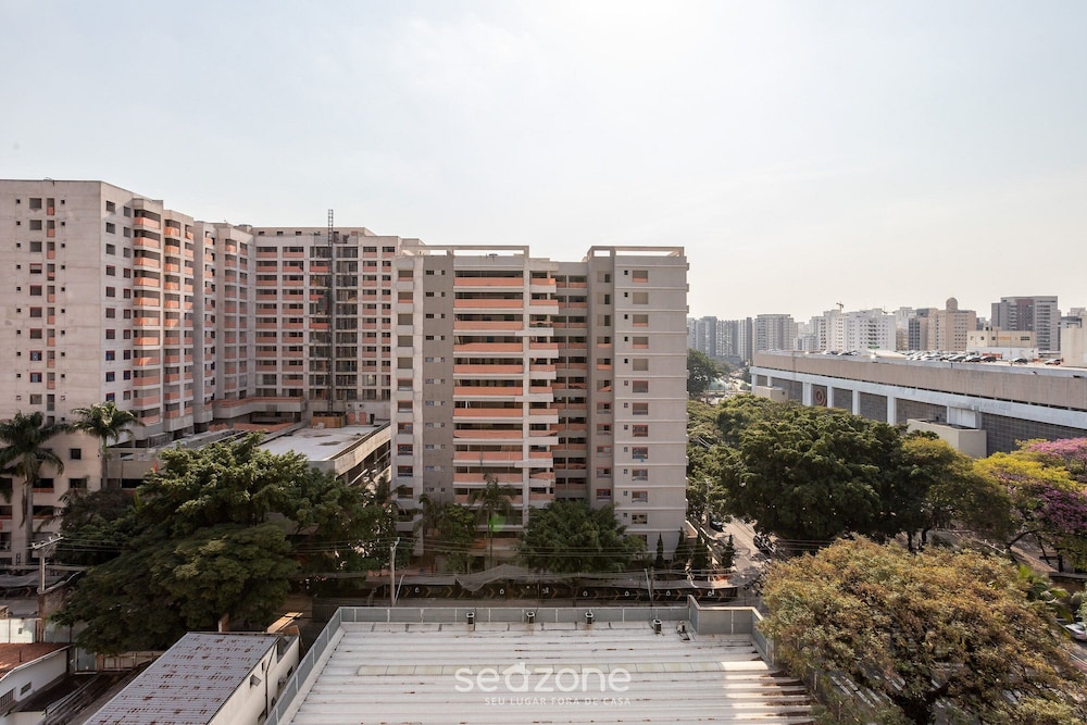 Studio 300m From the Indianopolis Metro Ois1003