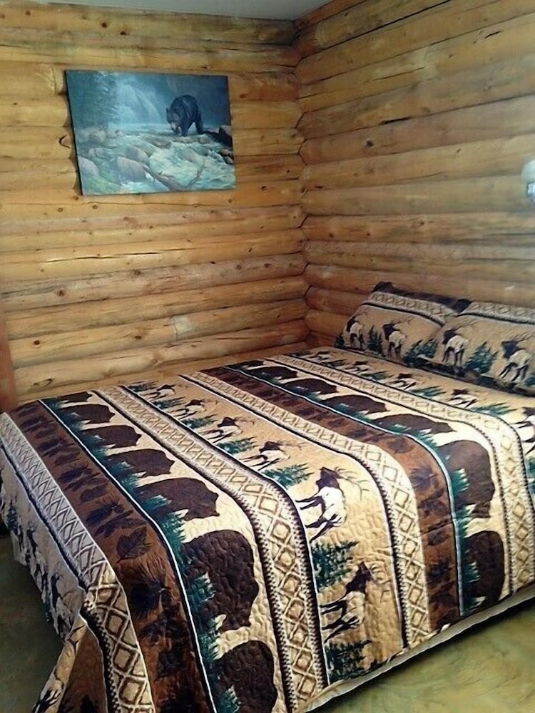 Tenderfoot Cabins & Motel