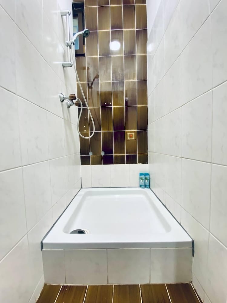 Spacious 4 BR Apt Perfect for Groups
