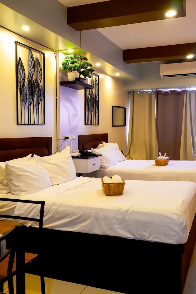 Deluxe Family Room in Tagaytay With Taal Lake View view 5