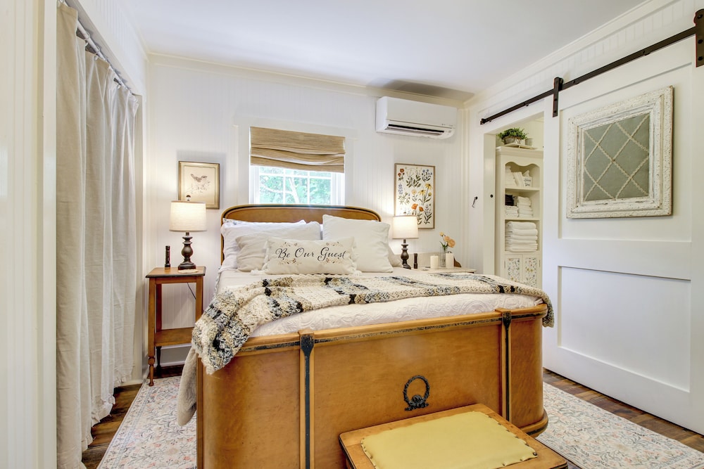 Shepard Cottage Near Wilmington & Wedding Venue