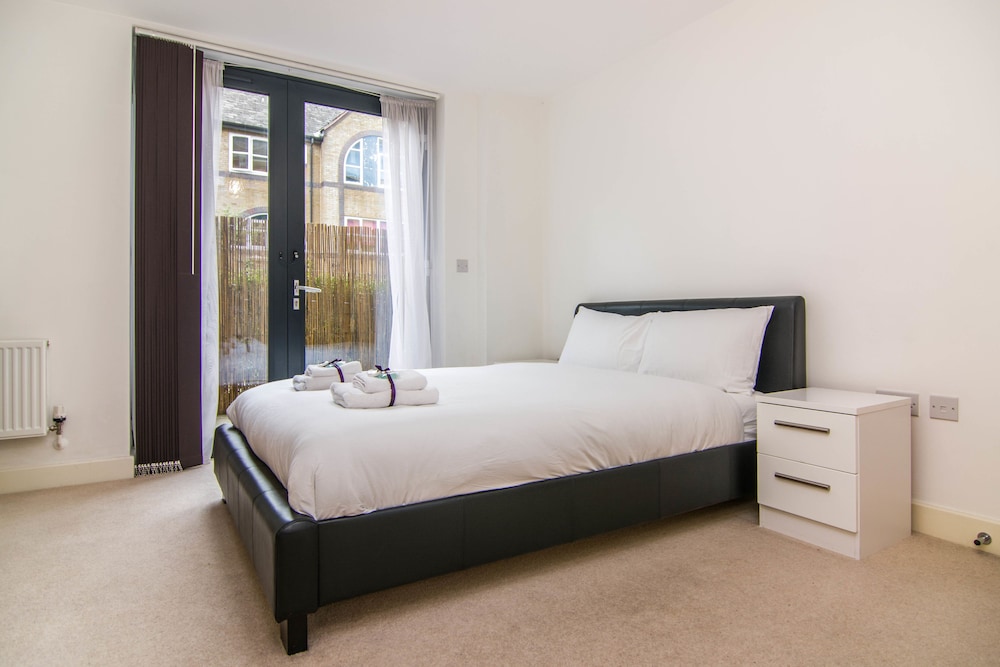 Apartment Wharf – Water Gardens