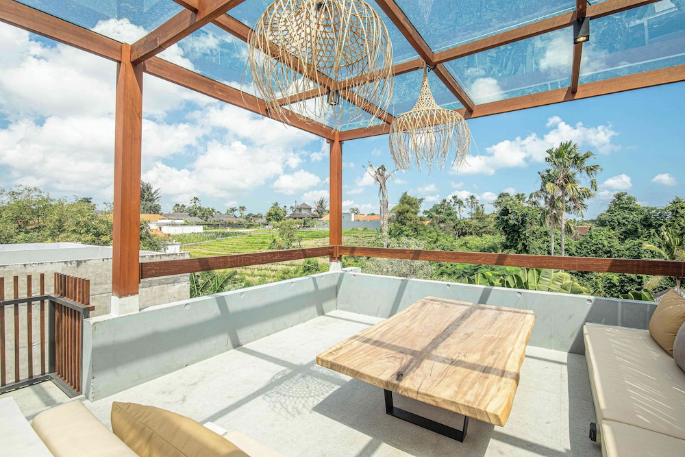 Modern 4 BR Villa Heart of Canggu 8mins to Beach