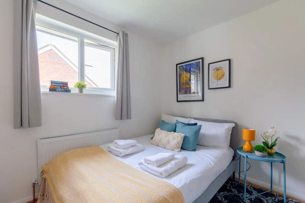Bright 3 Bedroom House With Terrace, 16 Mins to Big Ben