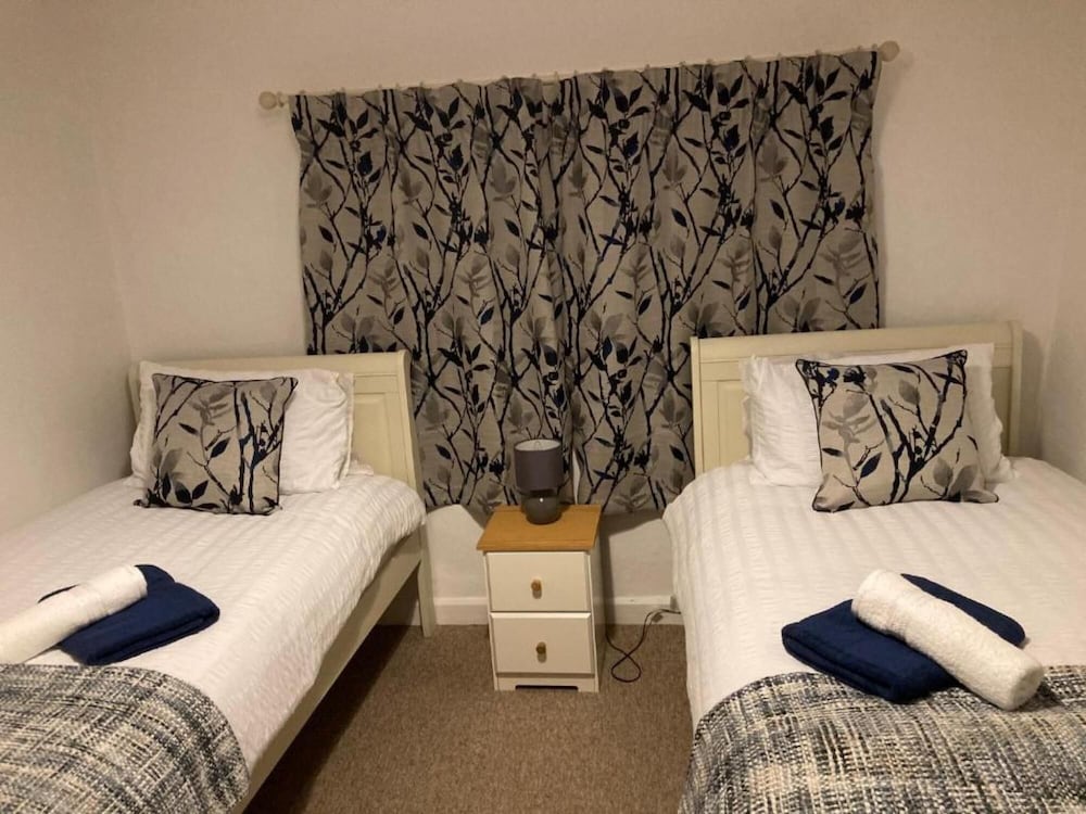 2 Bedroom Holcot Cottage view 5