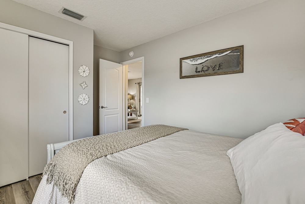 Renovated Villa Btwn Lake Sumter & Spanish Springs