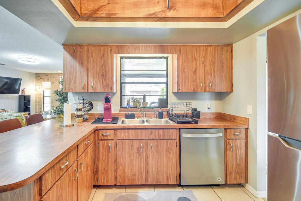 6 Mi to Gemini Springs Park: Chic Home w/ Pool!