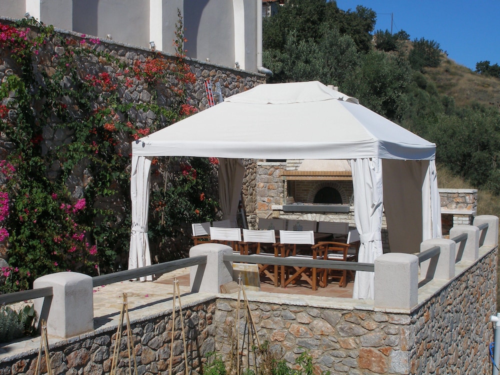 Apelon Tiritas Villas