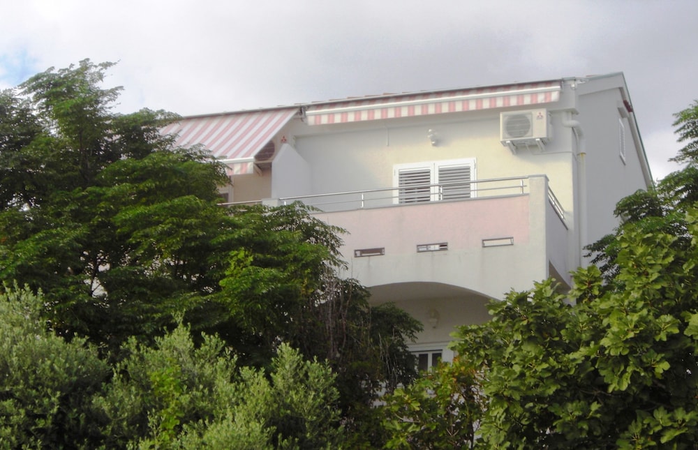 Apartments Tomi