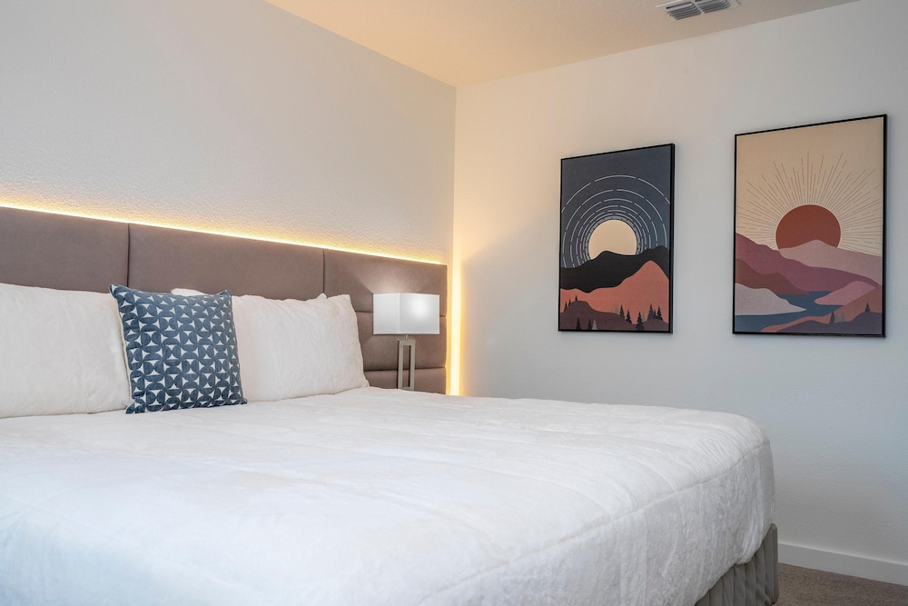 3258 SW - 3 Bedrooms The Hub Paradise