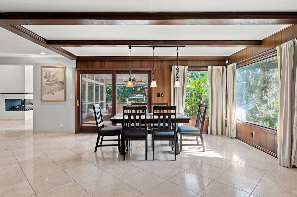 Bright Family Getaway Large Backyard Oasis Patio