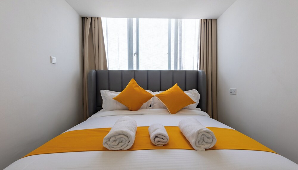 Erica Suites - Riverside 1BR Apartments
