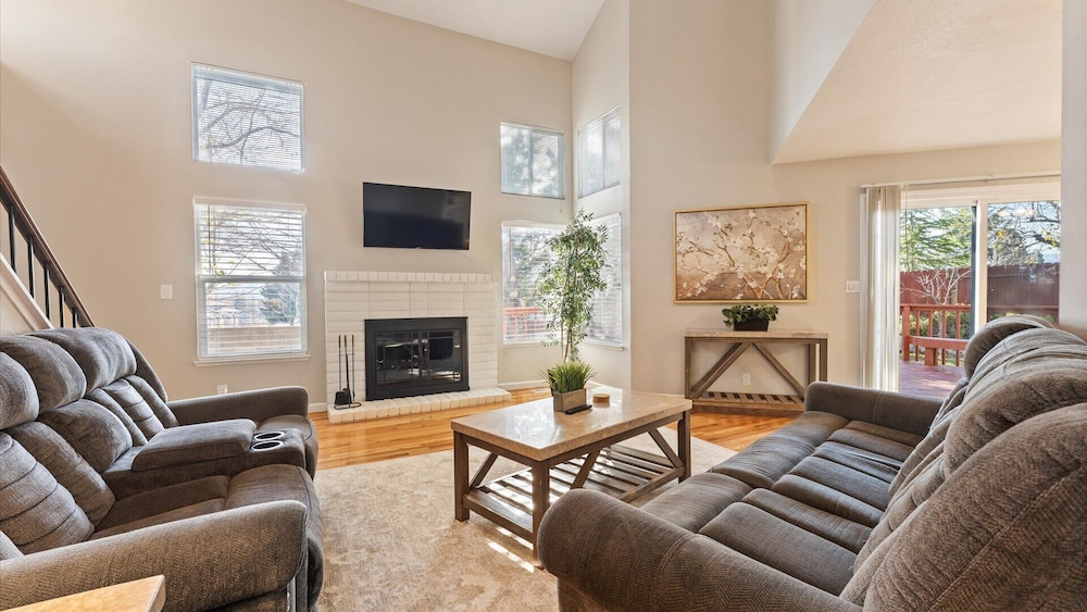 NEW Cityside Stay 3BR Retreat Near DT w Patio