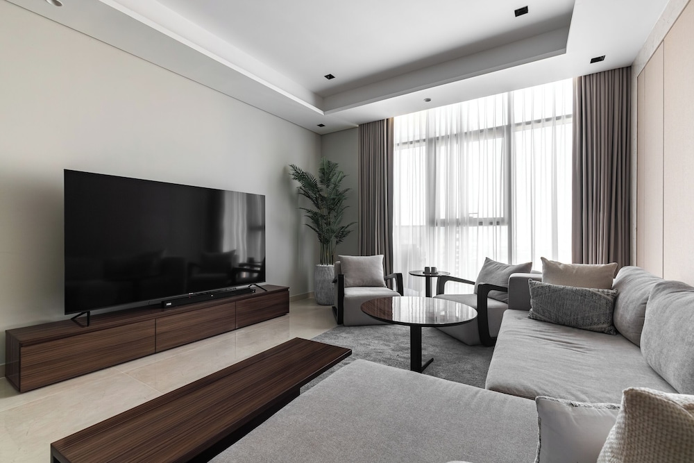 SIMPLY COMFORT Skyline Apts at Nobles Tower with Luxury Burj View