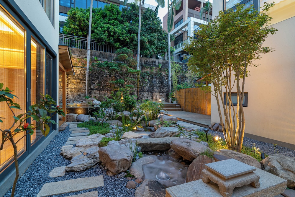 Flowing River Hot Spring Resort