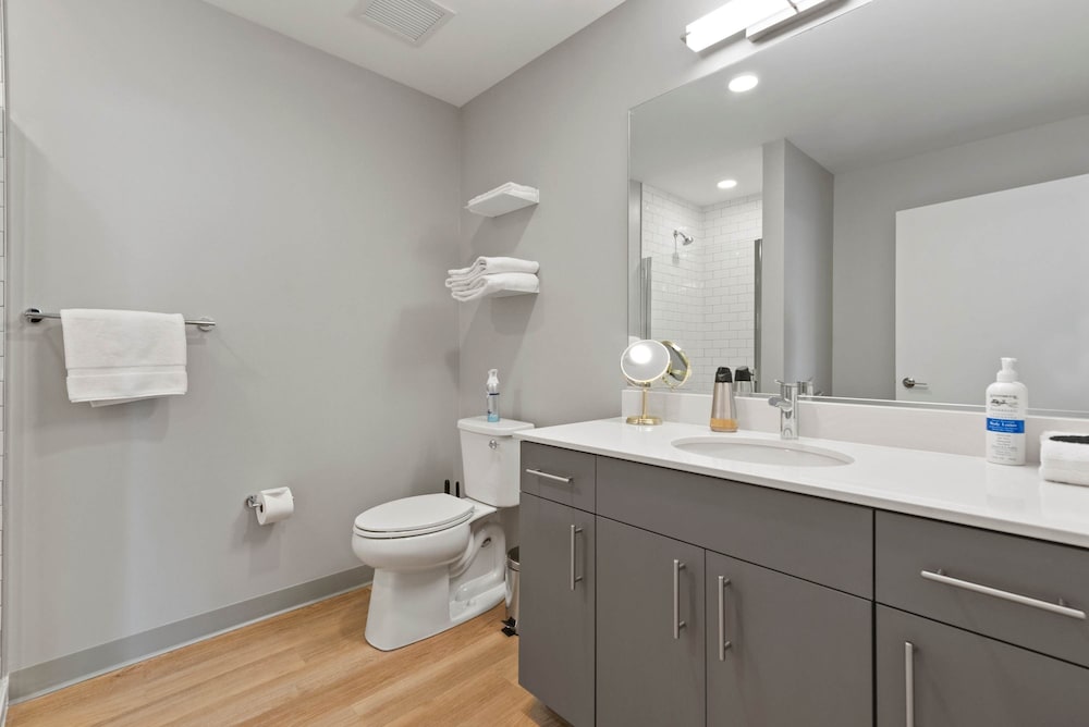 Family-friendly 4BR in Lincoln Park Safe Area