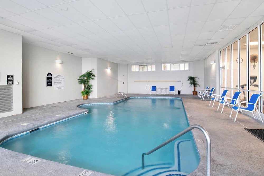 Admiral's Quarters #1406 by Southern Vacation Rentals