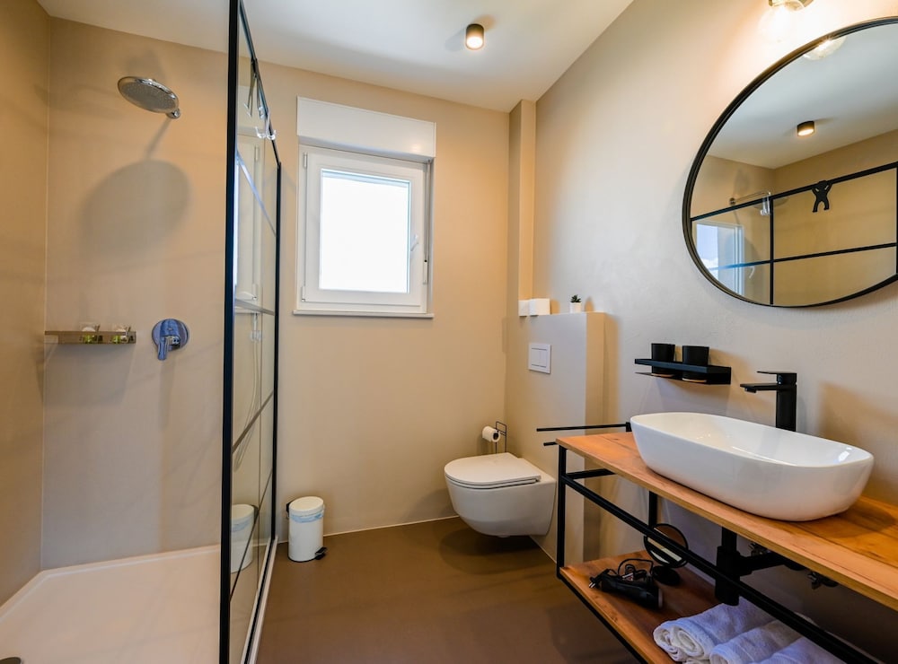 Matohanci Dazzling Villa With Pool