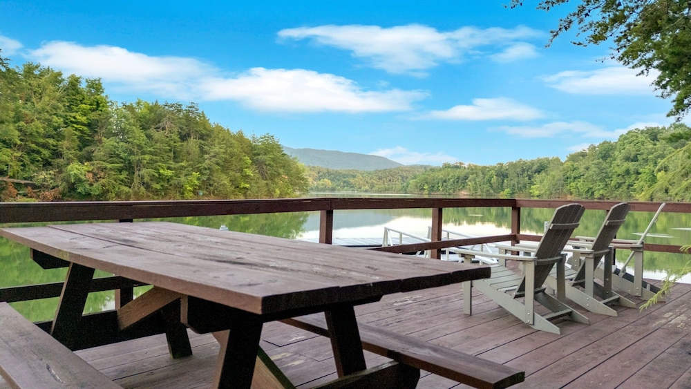 Cozy 3BR Lake Access w Sauna
