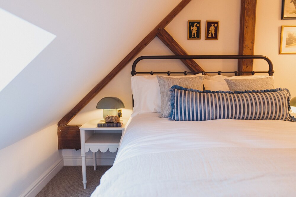 Rockpool Cottage 5 Buckingham Mews Coastal Retreat view 2