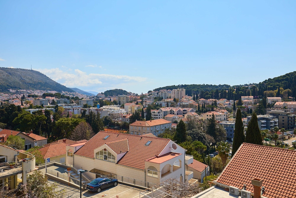 KABLAR'S SUNNY SUITES