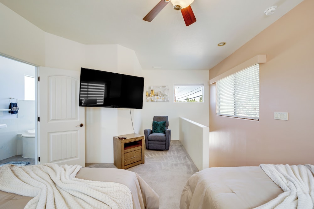 Thunder Mtn Views: Walkable Home in West Sedona!