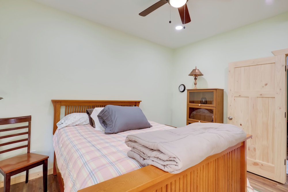 Paddle, Play & Relax: Home w/ Pioneer Lake Access!