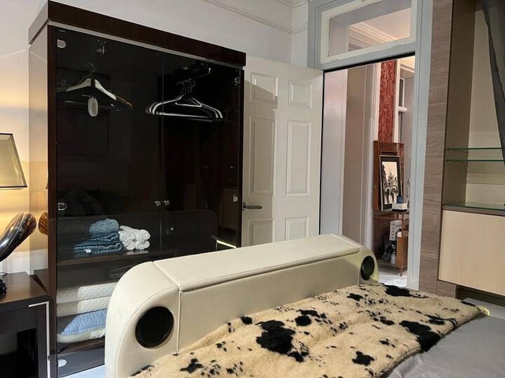 Luxury Westminster Apartment by Westminster Abbey