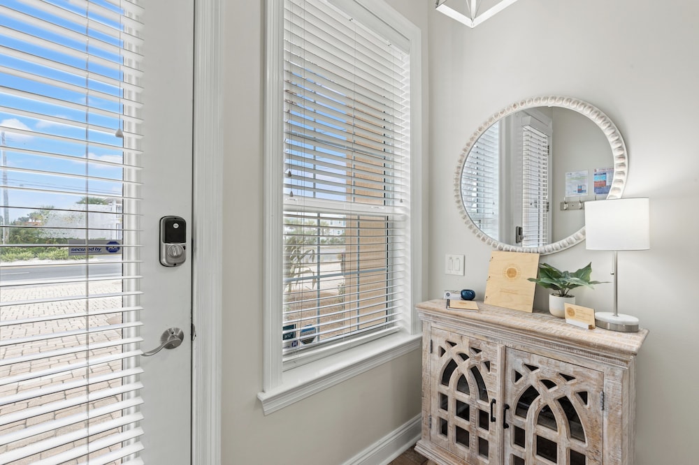 Escape to Sand Dollar Holler: Coastal Retreat, 3 Beds, 2.5 Baths, Sleeps 10!