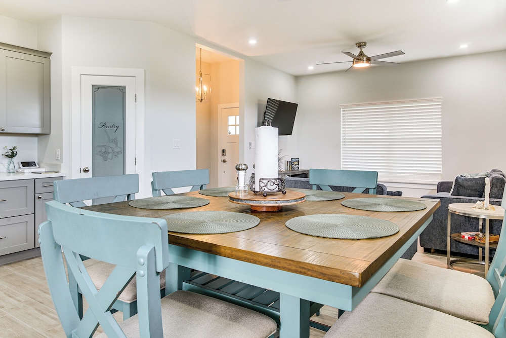8 Mi to South Padre Island: Coastal Retreat!