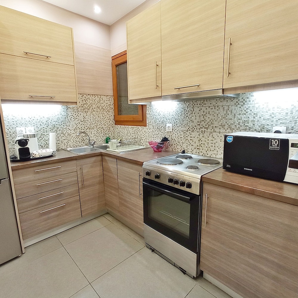 Cozy Apartment for 4 Persons at Thiseio Cozy Apartment for 4 Near Acropolis at Thissio