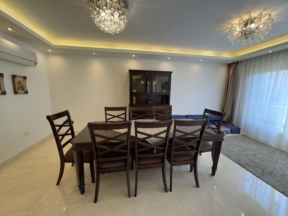 1108 Spacious 3BR Apt 2BA Near Airport
