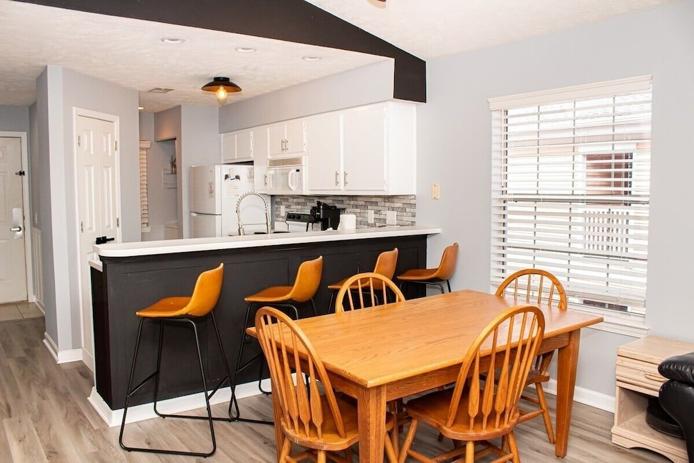 Waterway Village 18g 2 Bedroom Condo