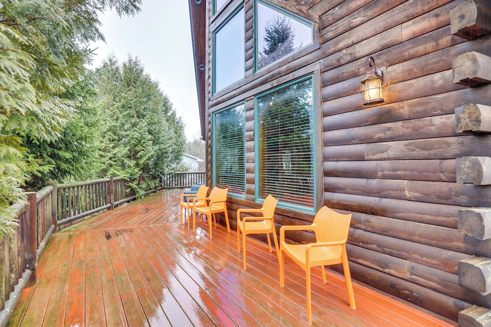 Hot Tub, Deck & Beach Access: Albrightsville Cabin view 4