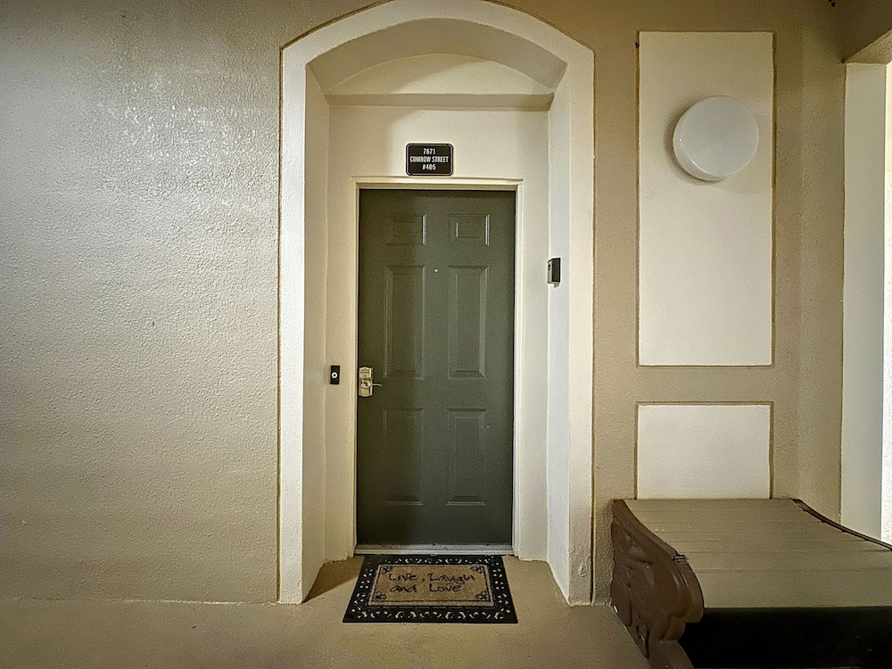 Summer Dreams 3 Bed Condo in Windsor Hills view 2