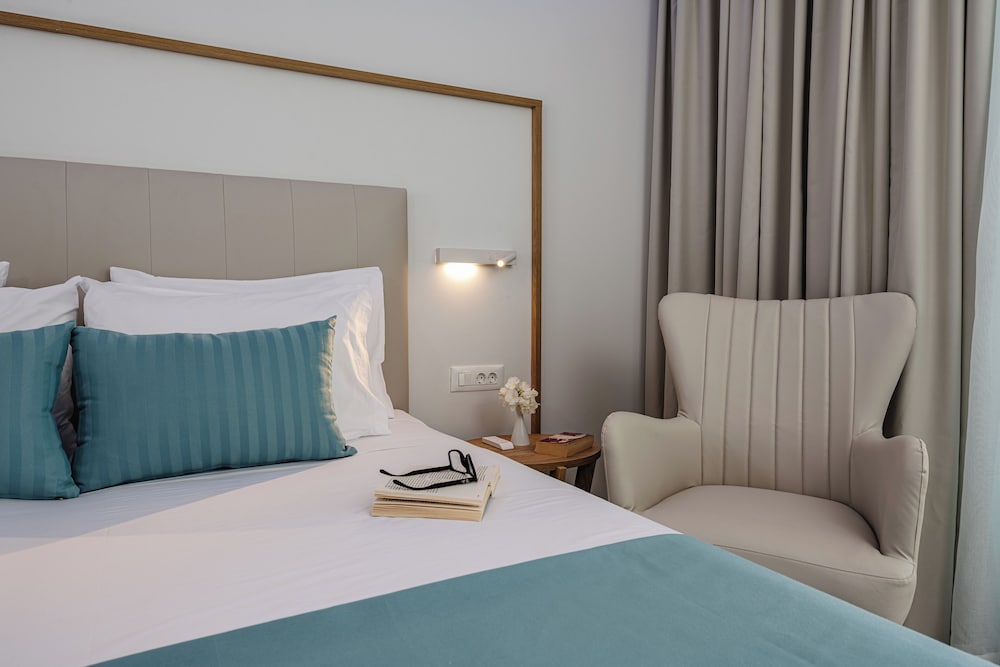 Mirage Bleu Hotel 12