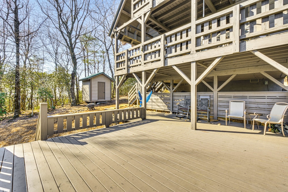 3 Mi to Dtwn Clayton: Cabin w/ Trail Access!