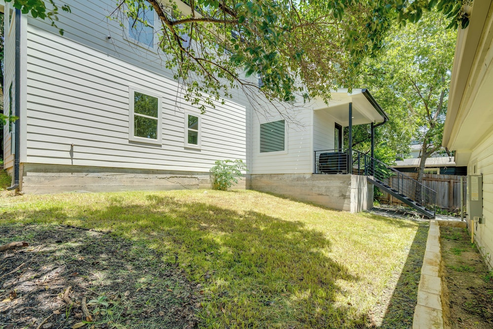 Near Restaurants & Parks: Home 3 Mi to Dtwn Austin