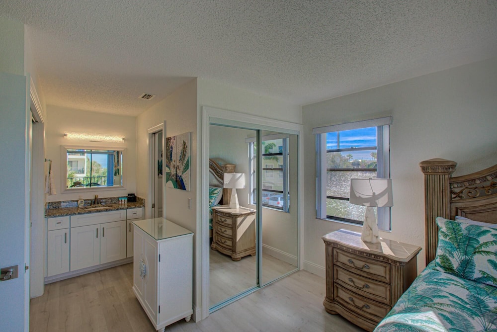 Anna Maria Island Absolute Anna Maria-private Beach Access-heated Pool-wi-fi view 5