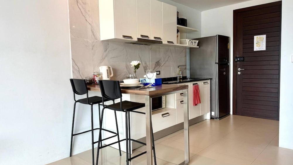 Emerald 307 - Studio With Balcony and Shared Pool