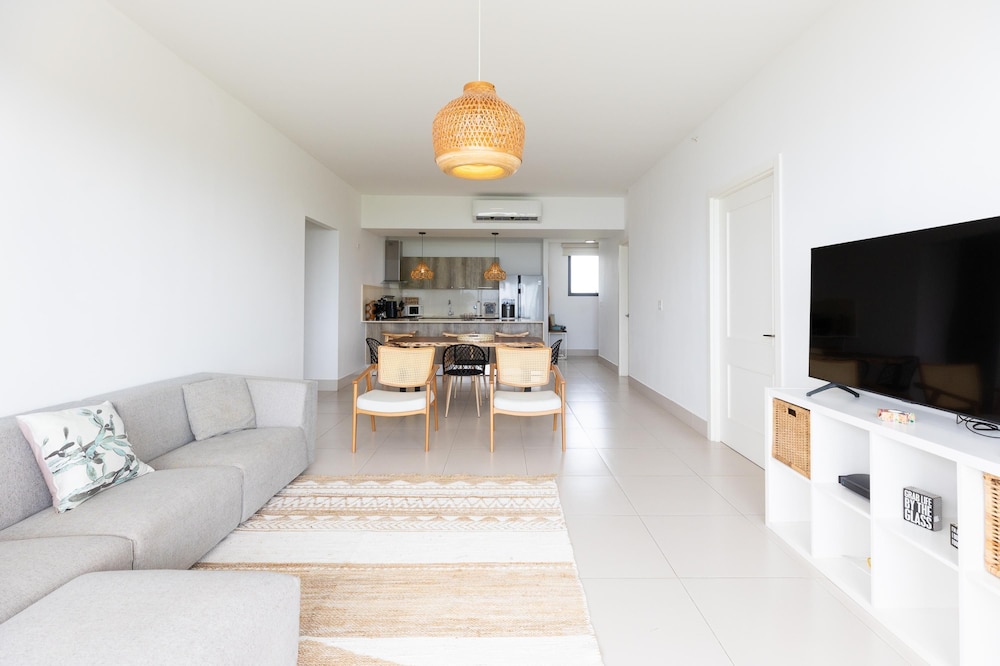 Ourfriends Condo by Acomodo