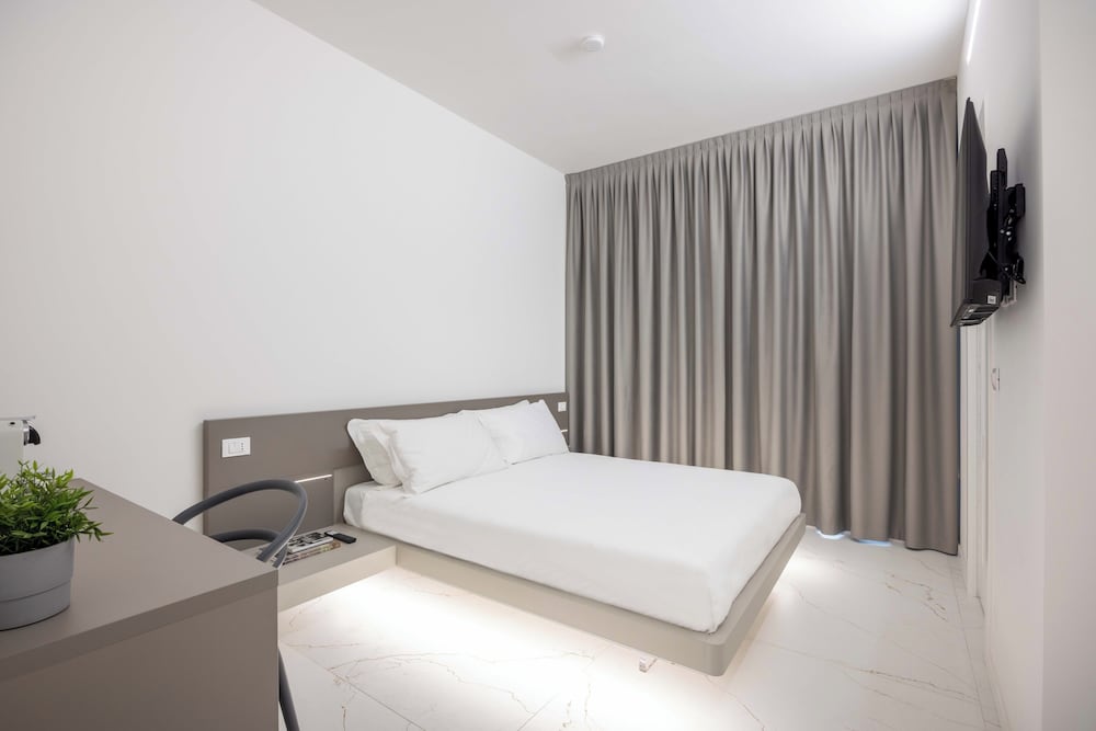 Excelsior Station Suite