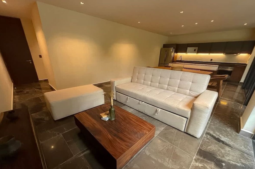 2BR w/ Private Pool Near the Beach Spacious Stay