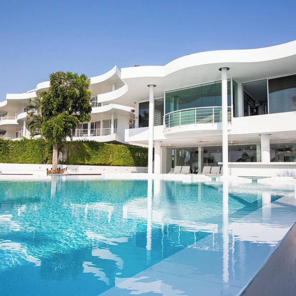Ocean Beachfront Smart Unit view 2